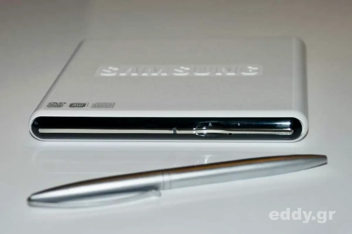 Fingerdicker externer DVD-Brenner für den mobilen Computerfreund: Der Samsung SE-S084D