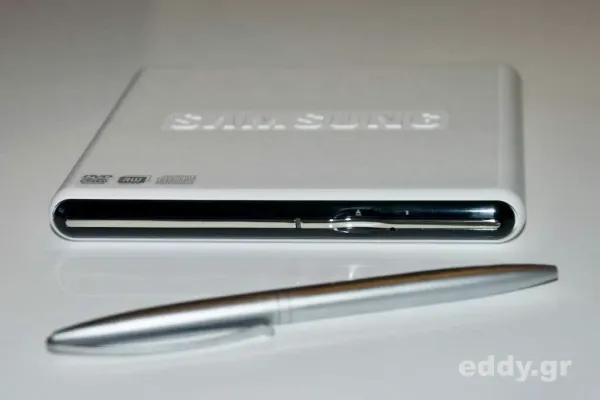 Fingerdicker externer DVD-Brenner für den mobilen Computerfreund: Der Samsung SE-S084D